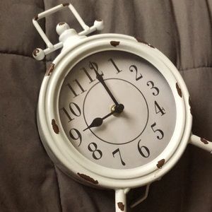 This is a beautiful table top clock that really work and It just about brand new